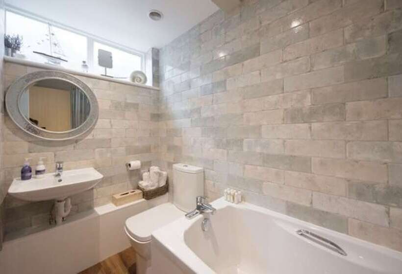 بنسيون The Lodge At Broadway