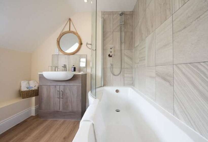 بنسيون The Lodge At Broadway