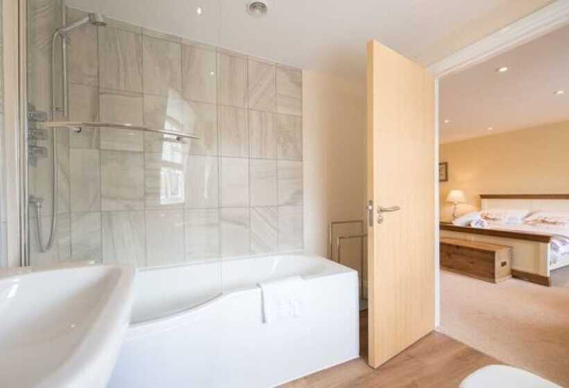 بنسيون The Lodge At Broadway