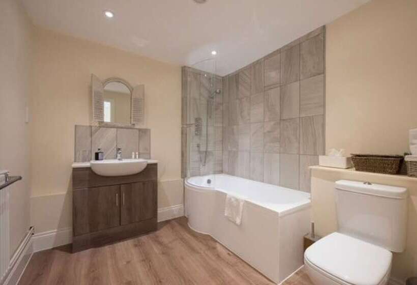 بنسيون The Lodge At Broadway