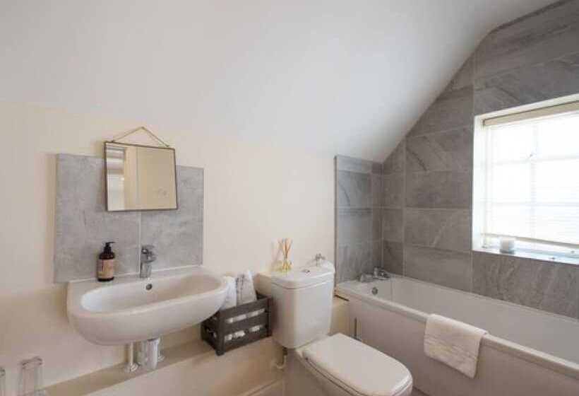 بنسيون The Lodge At Broadway