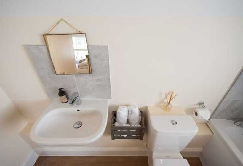 بنسيون The Lodge At Broadway