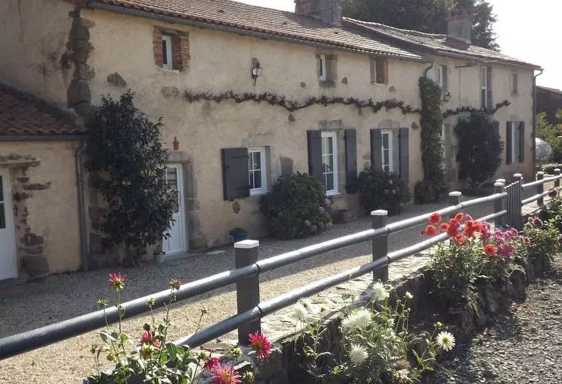 Aamiaismajoitus (B&B) Chambres D Hôtes De La Gondromière