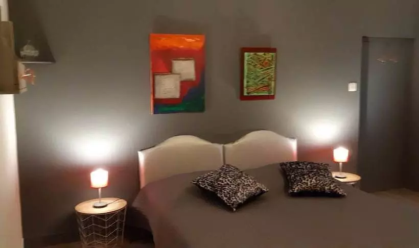 Aamiaismajoitus (B&B) Chambres D Hôtes De La Gondromière