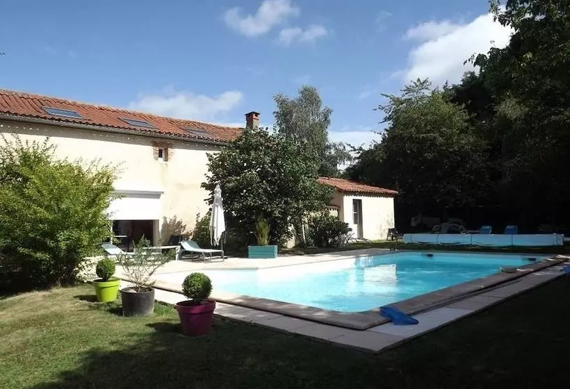 Aamiaismajoitus (B&B) Chambres D Hôtes De La Gondromière