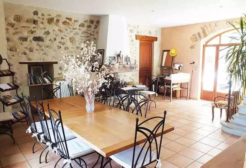 تختخواب و صبحانه écurie De Cucugnan