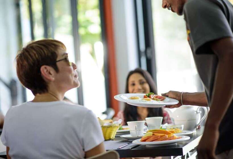 Escapade By Lvb   Hostel