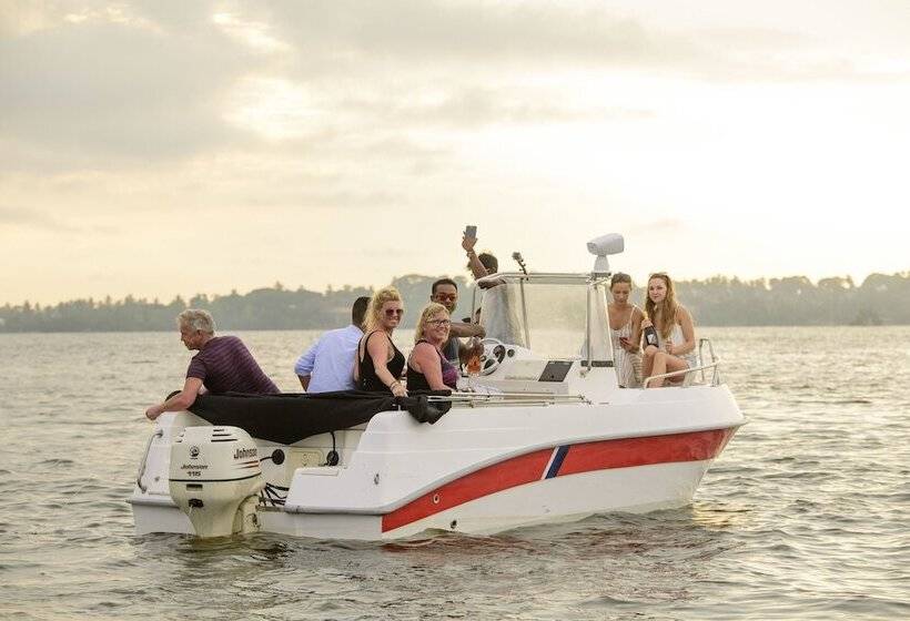 Escapade By Lvb   Hostel