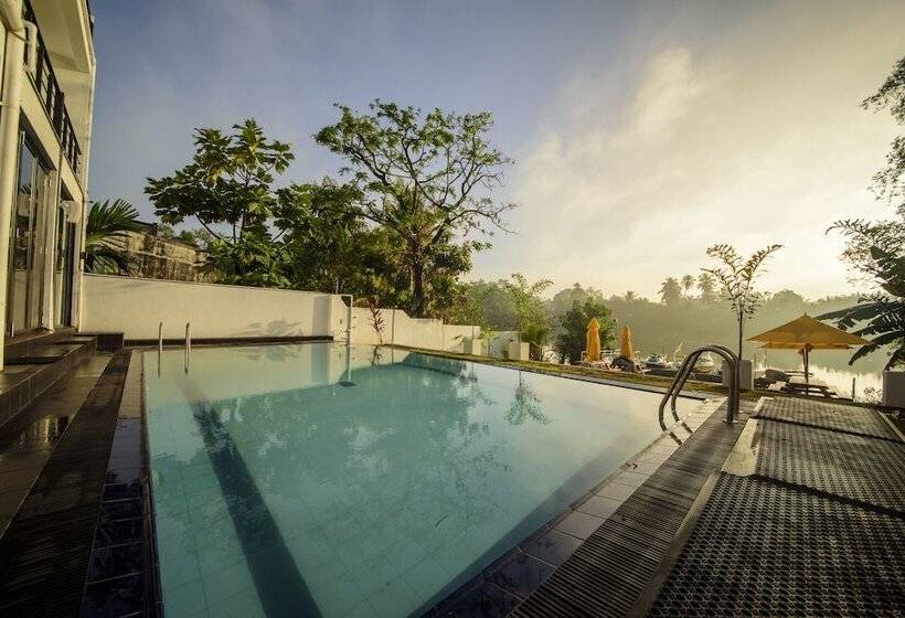 Escapade By Lvb   Hostel