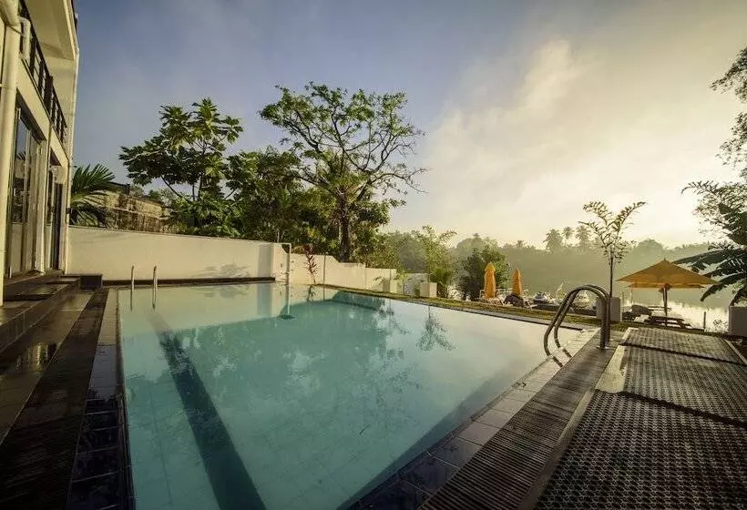 Escapade By Lvb   Hostel