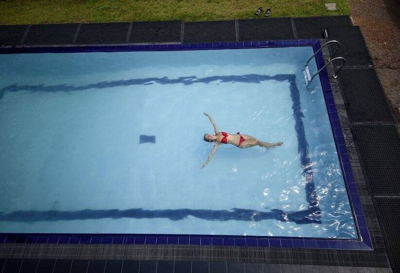 Escapade By Lvb   Hostel