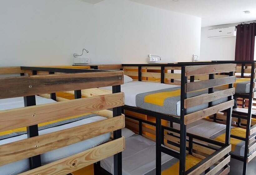 Escapade By Lvb   Hostel