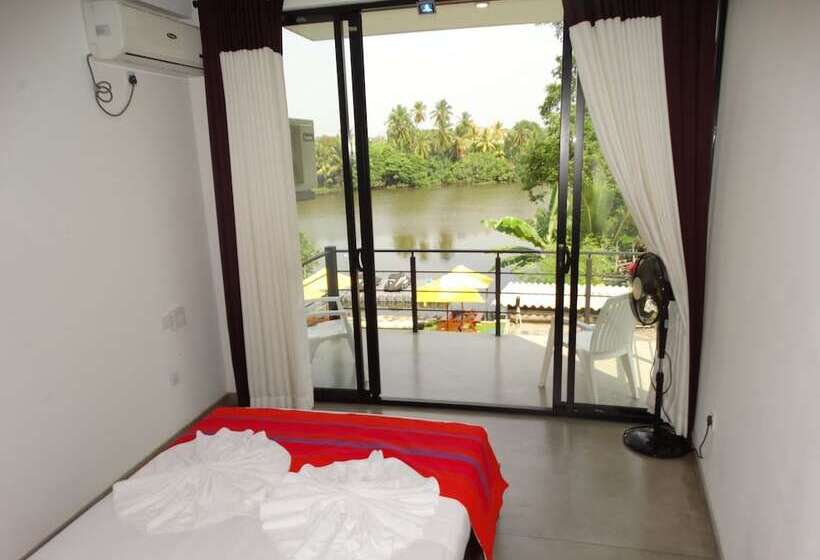 Escapade By Lvb   Hostel