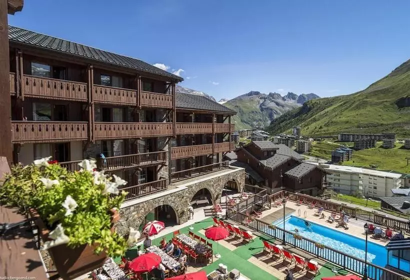 هتل Chalet Montana Airelles