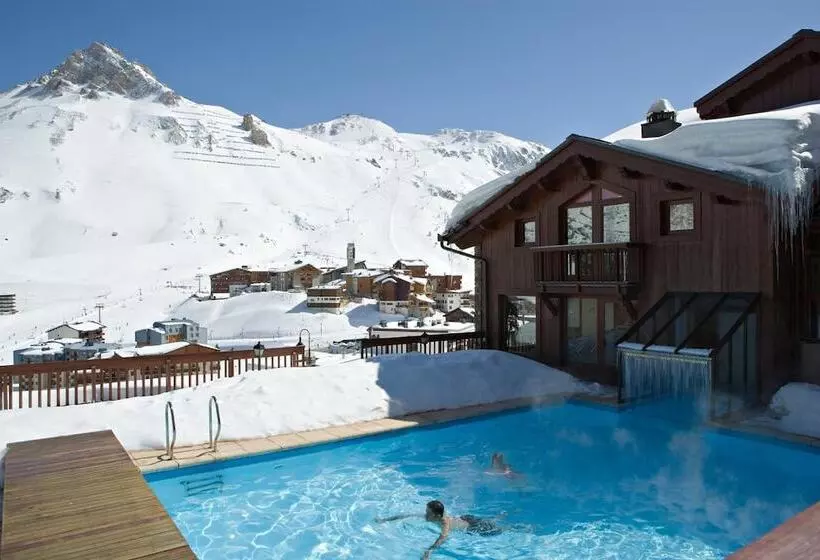 هتل Chalet Montana Airelles