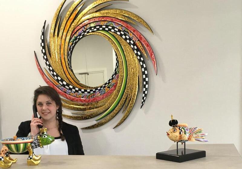 هتل Versailles Chantiers