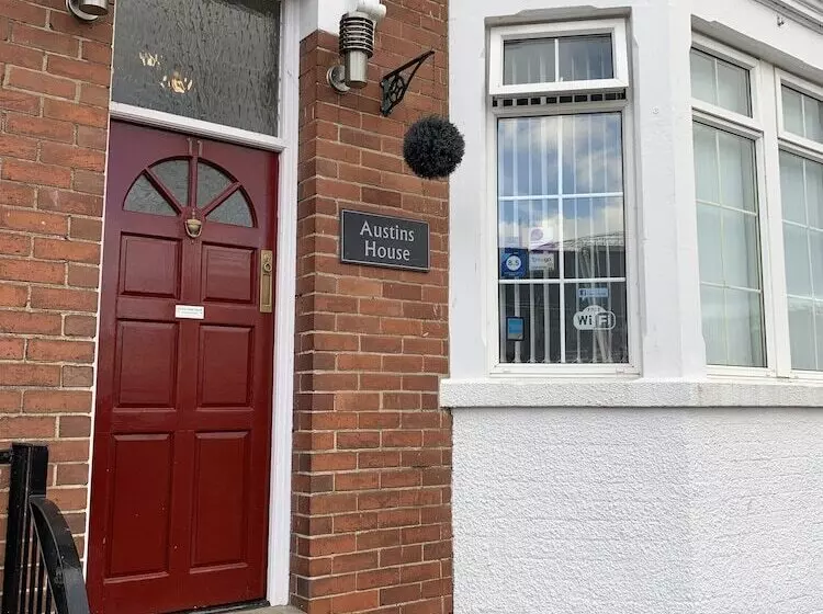 پانسیون Austins Self Service Guest House