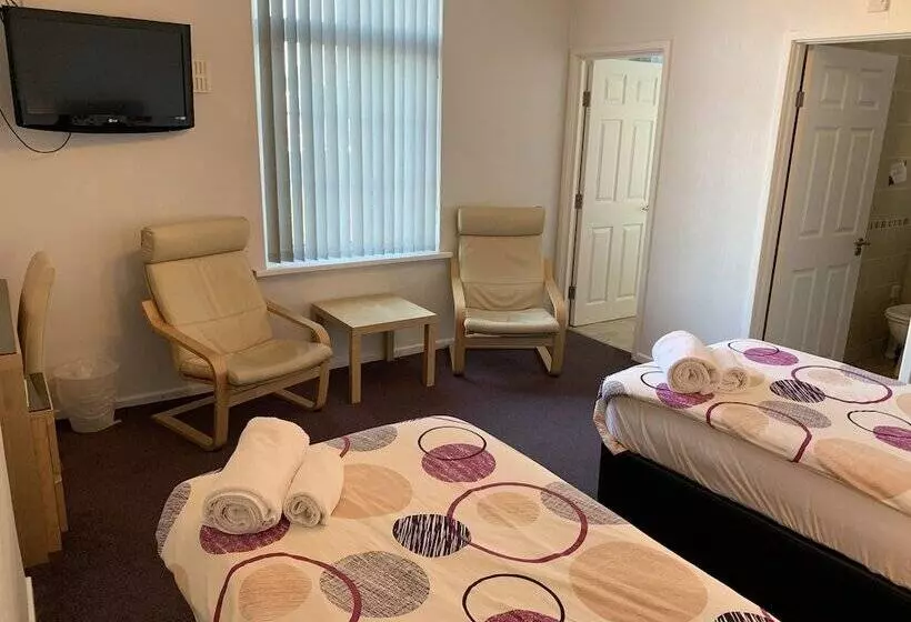 پانسیون Austins Self Service Guest House