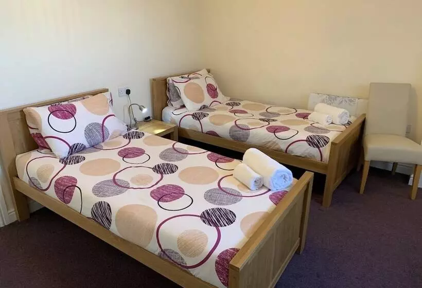 پانسیون Austins Self Service Guest House