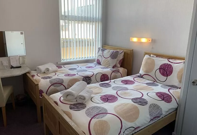 پانسیون Austins Self Service Guest House