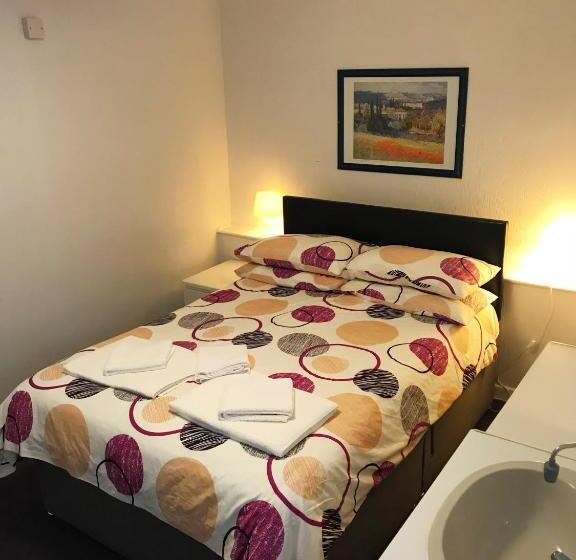 Pensionat Austins Self Service Guest House