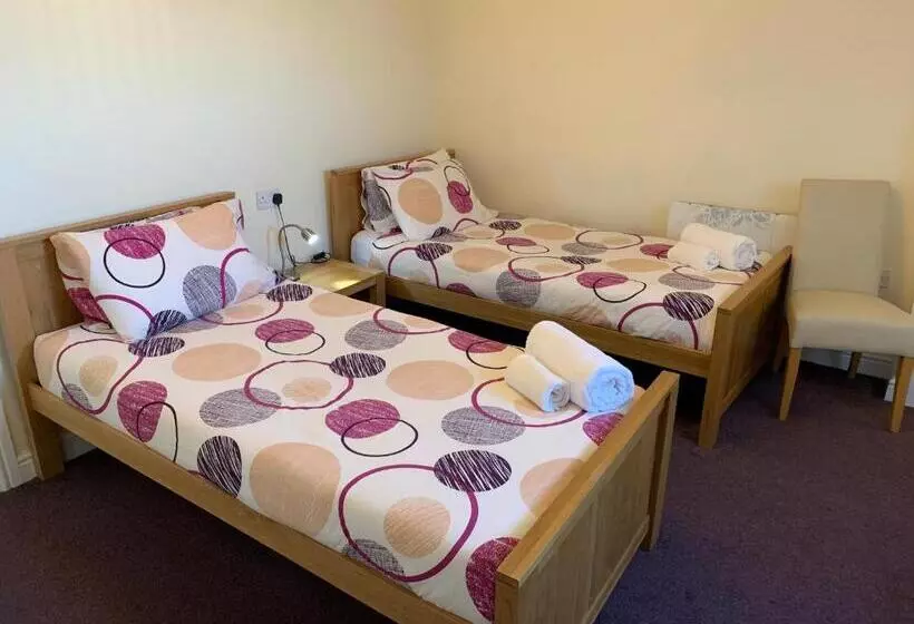 پانسیون Austins Self Service Guest House