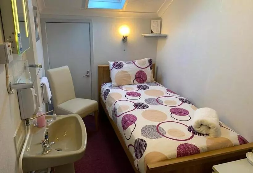 پانسیون Austins Self Service Guest House