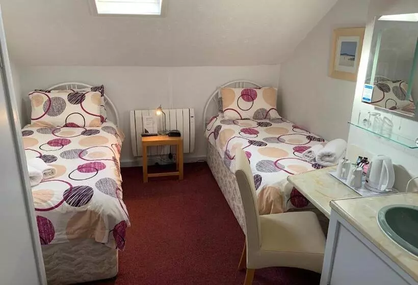 پانسیون Austins Self Service Guest House