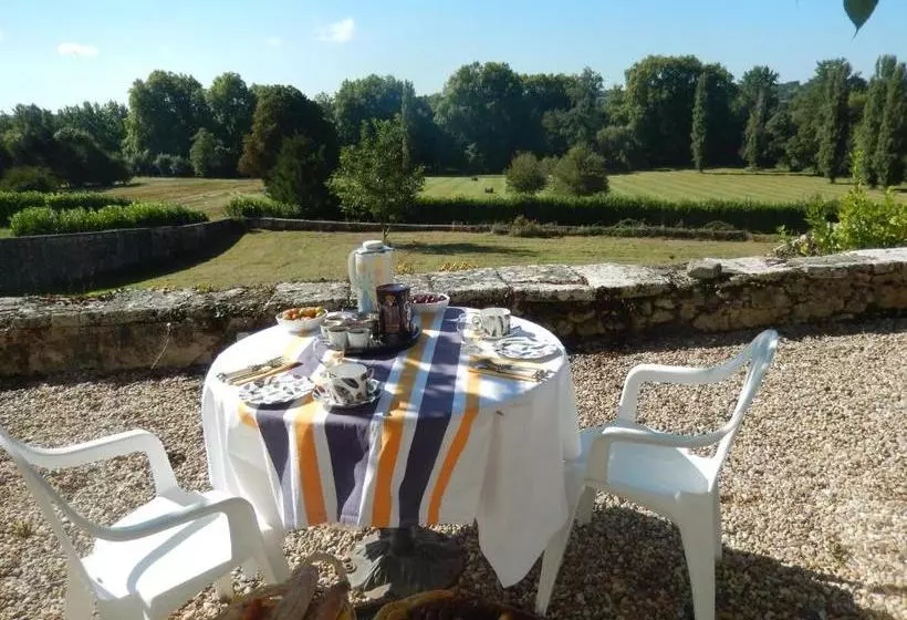 Aamiaismajoitus (B&B) Domaine De Puyrousse