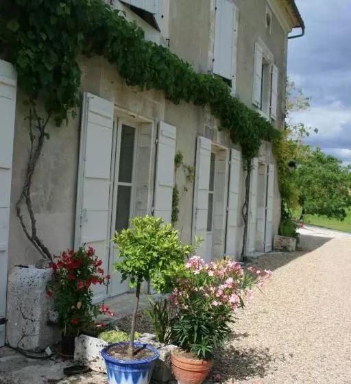 Aamiaismajoitus (B&B) Domaine De Puyrousse