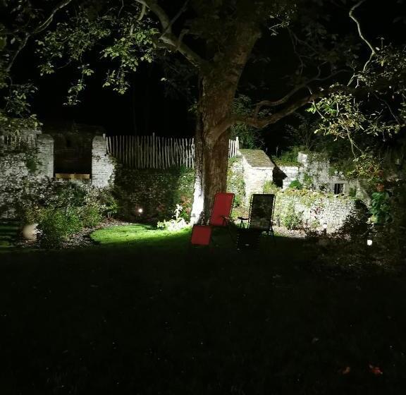 تختخواب و صبحانه La Tannerie De Montreuil