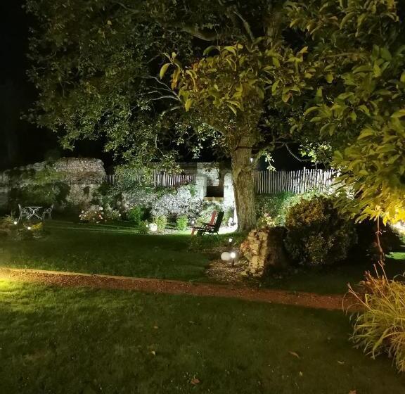 تختخواب و صبحانه La Tannerie De Montreuil