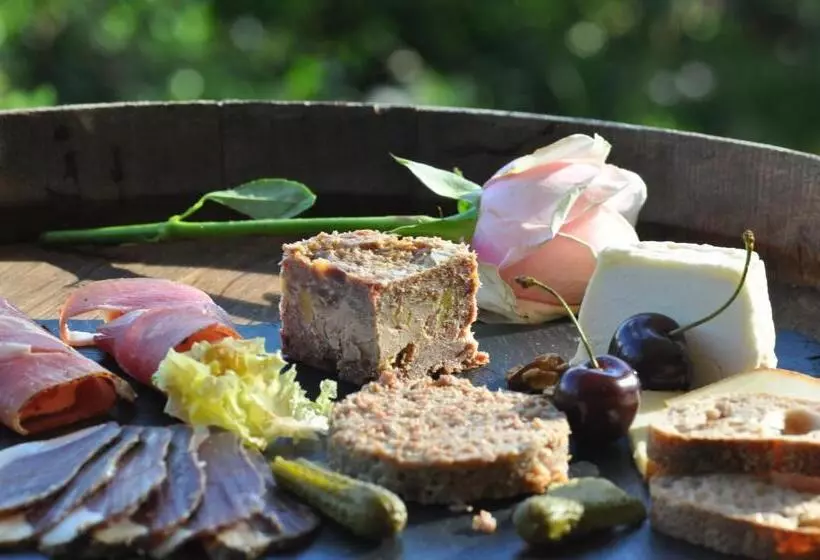 Aamiaismajoitus (B&B) Le Lion D Or En Perigord