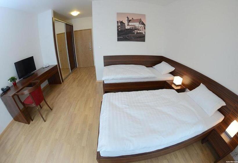 בית מלון כפרי Bélier