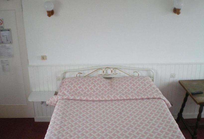 هتل Hôtel La Jetée Sud