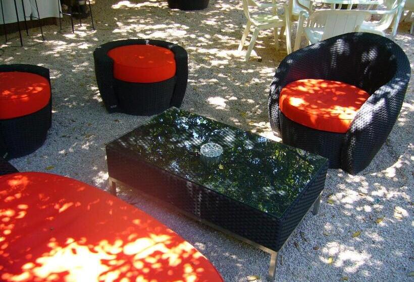 فندق Hôtel Les Palmiers