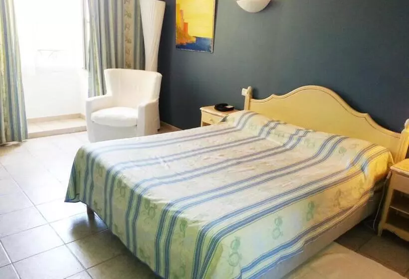 هتل Hôtel Les Palmiers