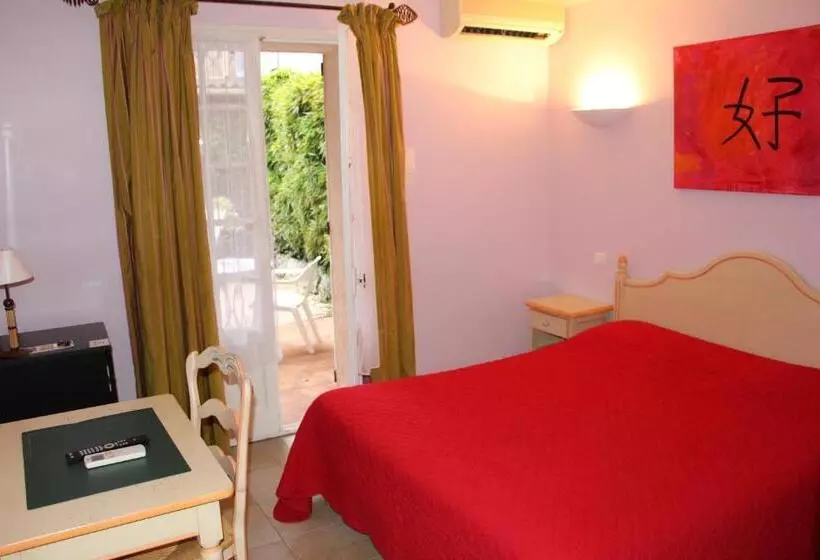هتل Hôtel Les Palmiers