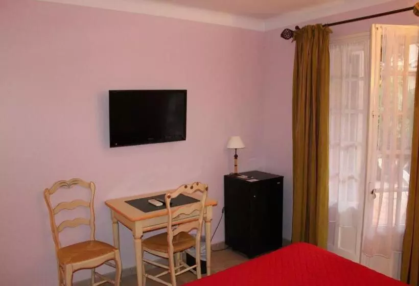 هتل Hôtel Les Palmiers