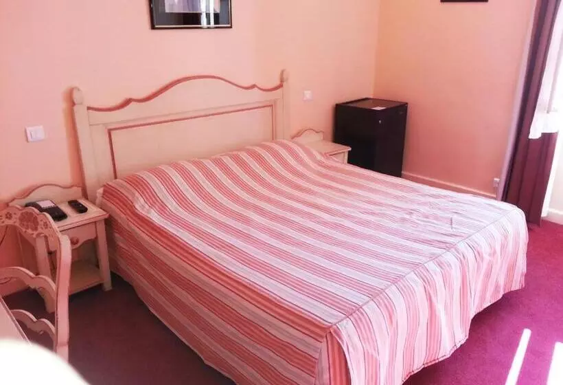 هتل Hôtel Les Palmiers