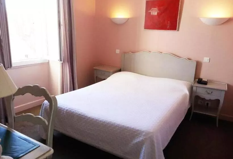 هتل Hôtel Les Palmiers