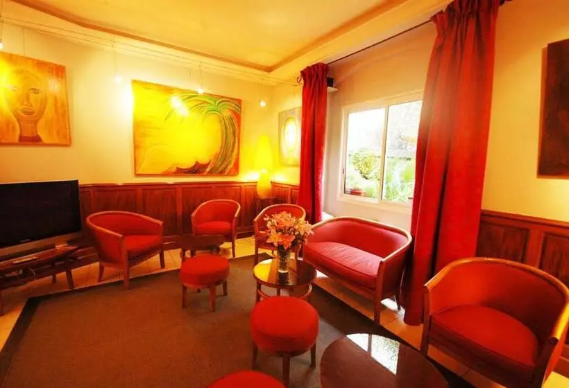 هتل Hôtel Les Palmiers