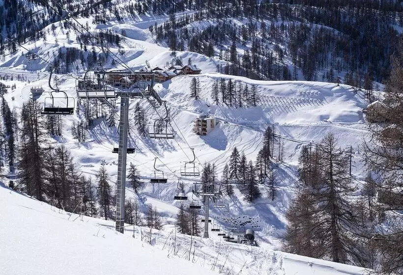 هتل Névalhaia Le Chalet