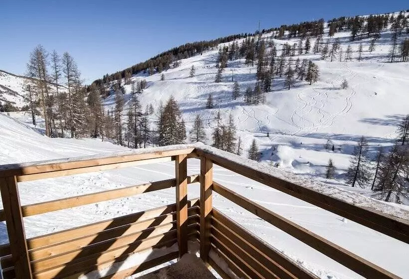 هتل Névalhaia Le Chalet