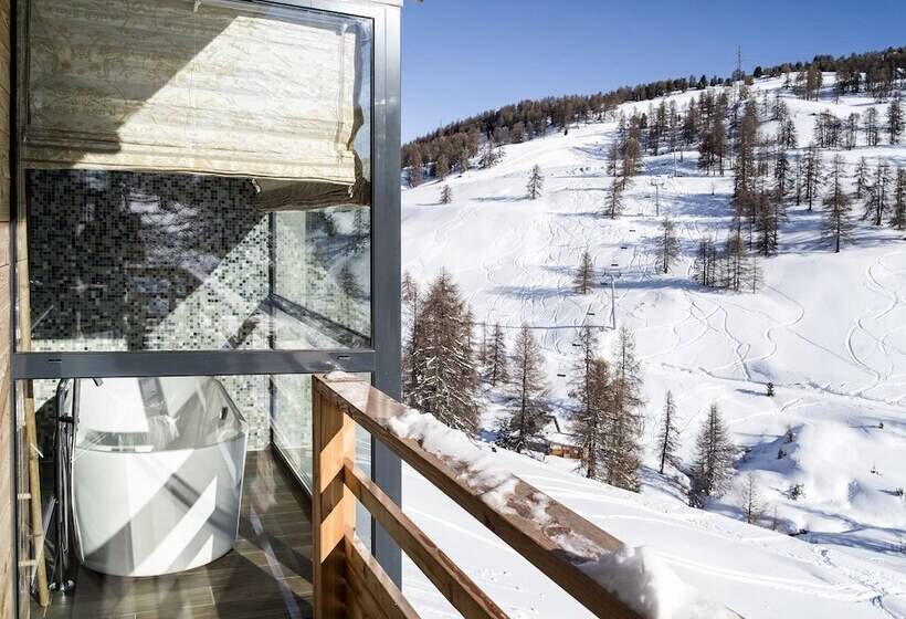 هتل Névalhaia Le Chalet