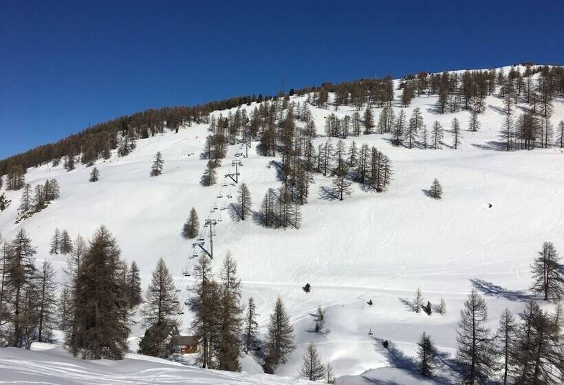 هتل Névalhaia Le Chalet