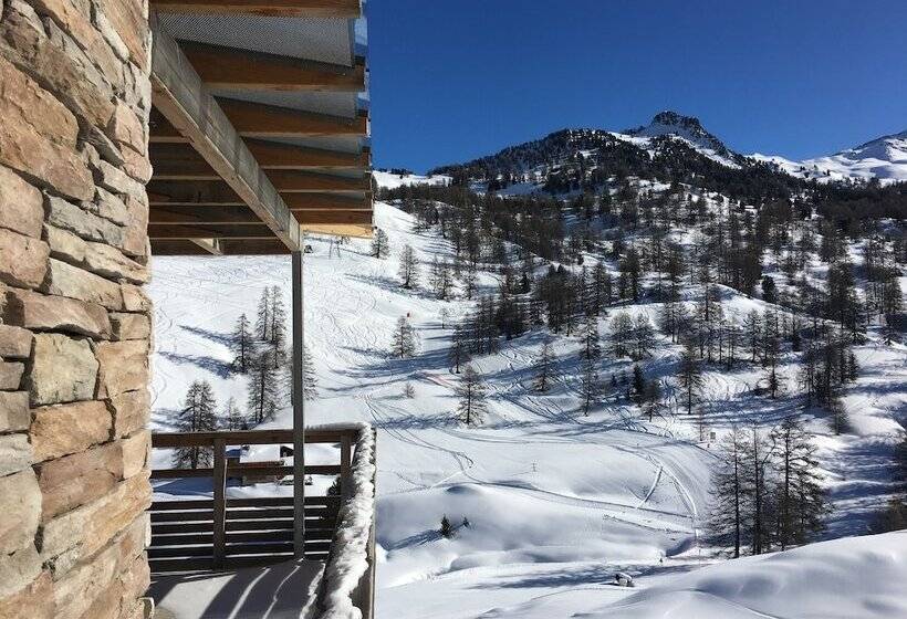 هتل Névalhaia Le Chalet