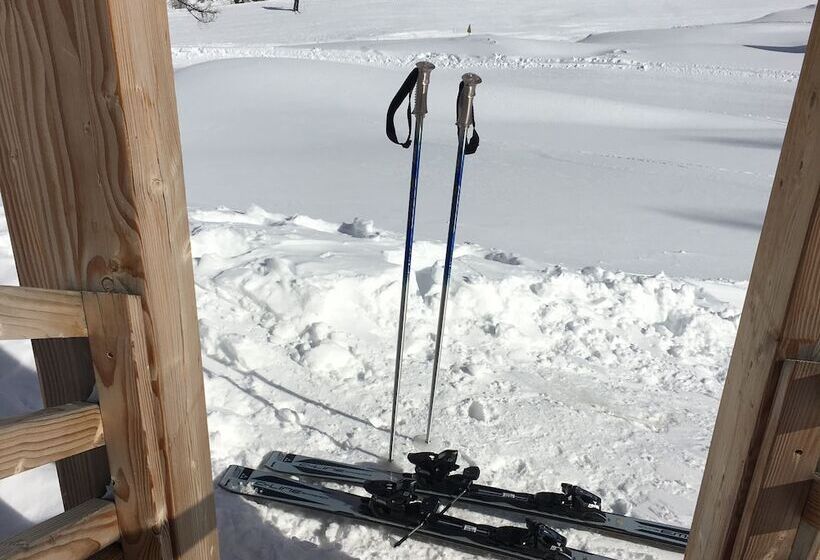 هتل Névalhaia Le Chalet