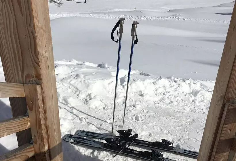 هتل Névalhaia Le Chalet