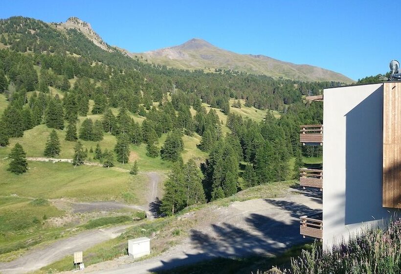 هتل Névalhaia Le Chalet